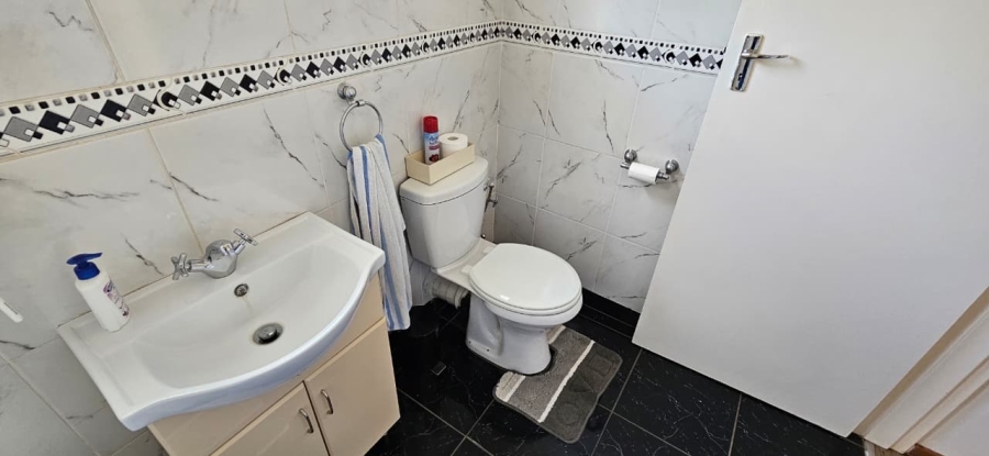 4 Bedroom Property for Sale in Uitsig Free State